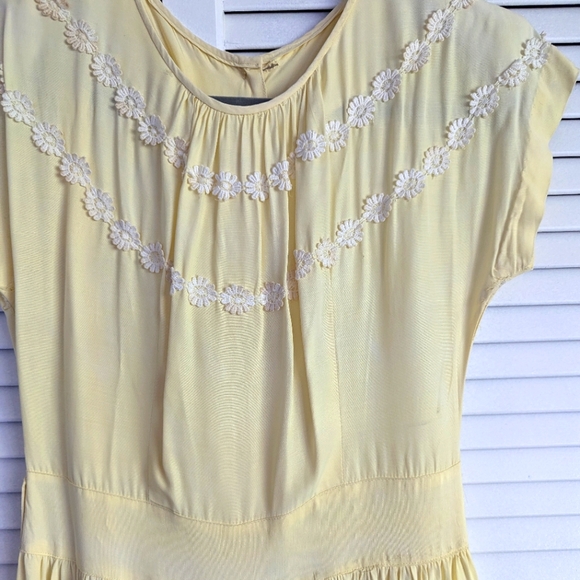 Vintage Yellow Dress - Picture 5 of 6